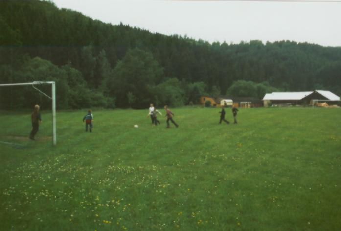 Spontanes Fuballspiel mit der Latroper Dorfjugend