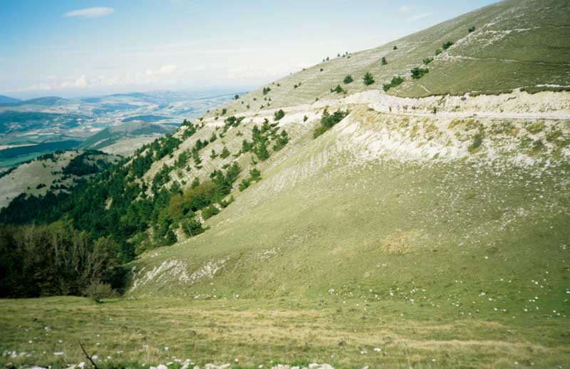 Auf einem schnen Panorama-Weg zwischen Dignano und Collatoni