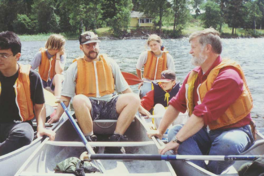Sammeln der Kanus vor dem Aufbruch in die Seen-Landschaft Sdnorwegens